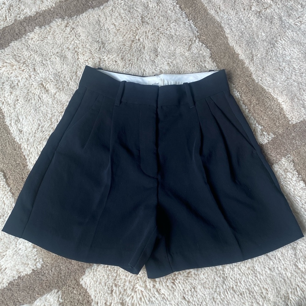 Aritzia Wilfred trouser shorts